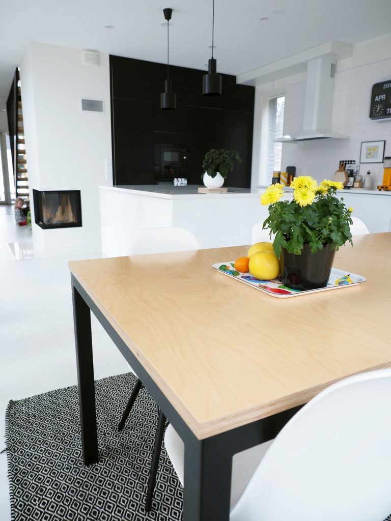 Tuotesuunnittelu: vaneripöytä